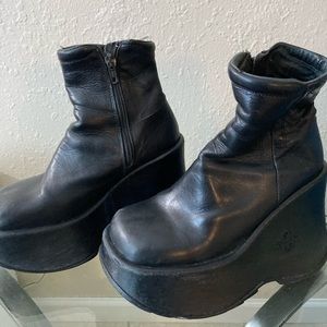 SONAX platform boots